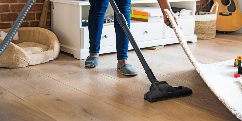 تمیز کردن کف خانه
